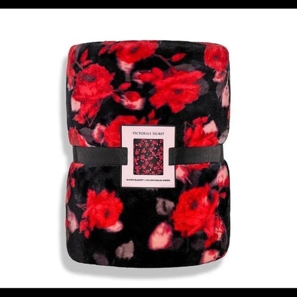 New VS Floral Tote & Blanket set (FINAL PRICE) - Picture 2 of 11